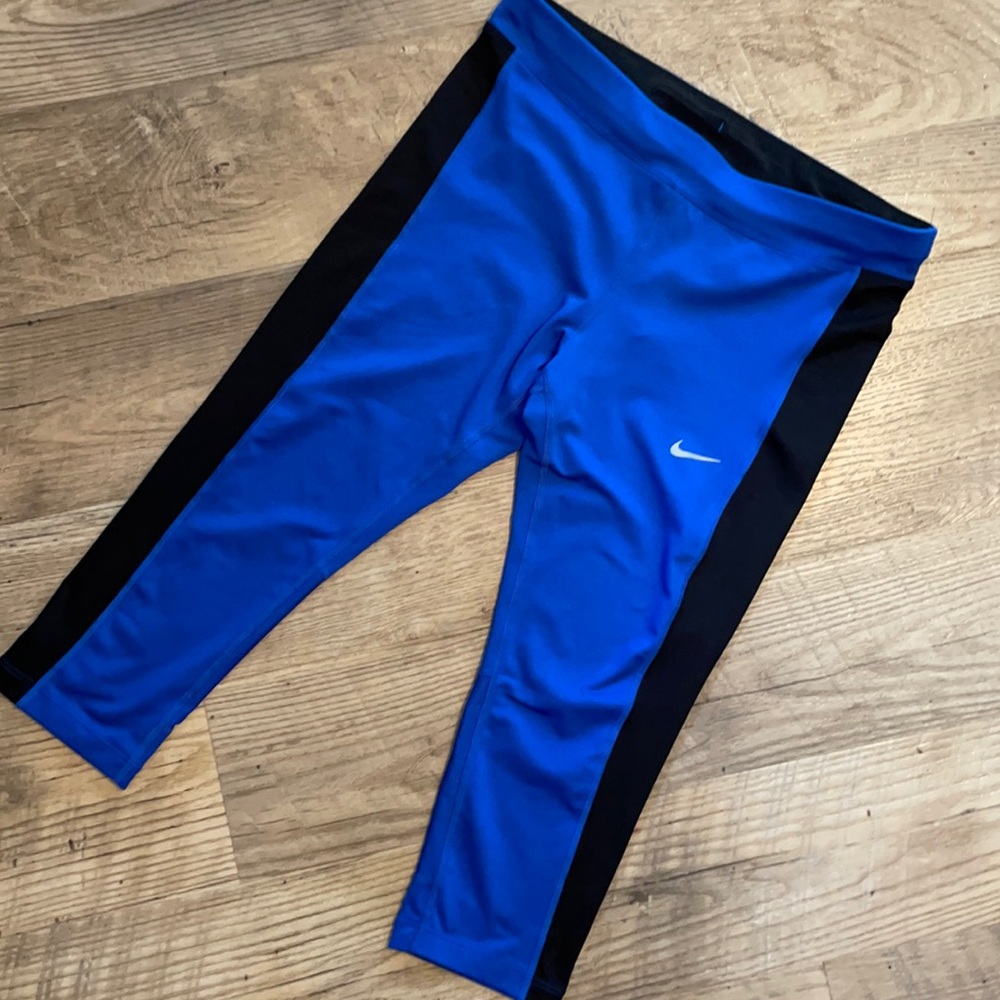 Nike Dri-Fit Women's Workout Capri Leggings Size Medium